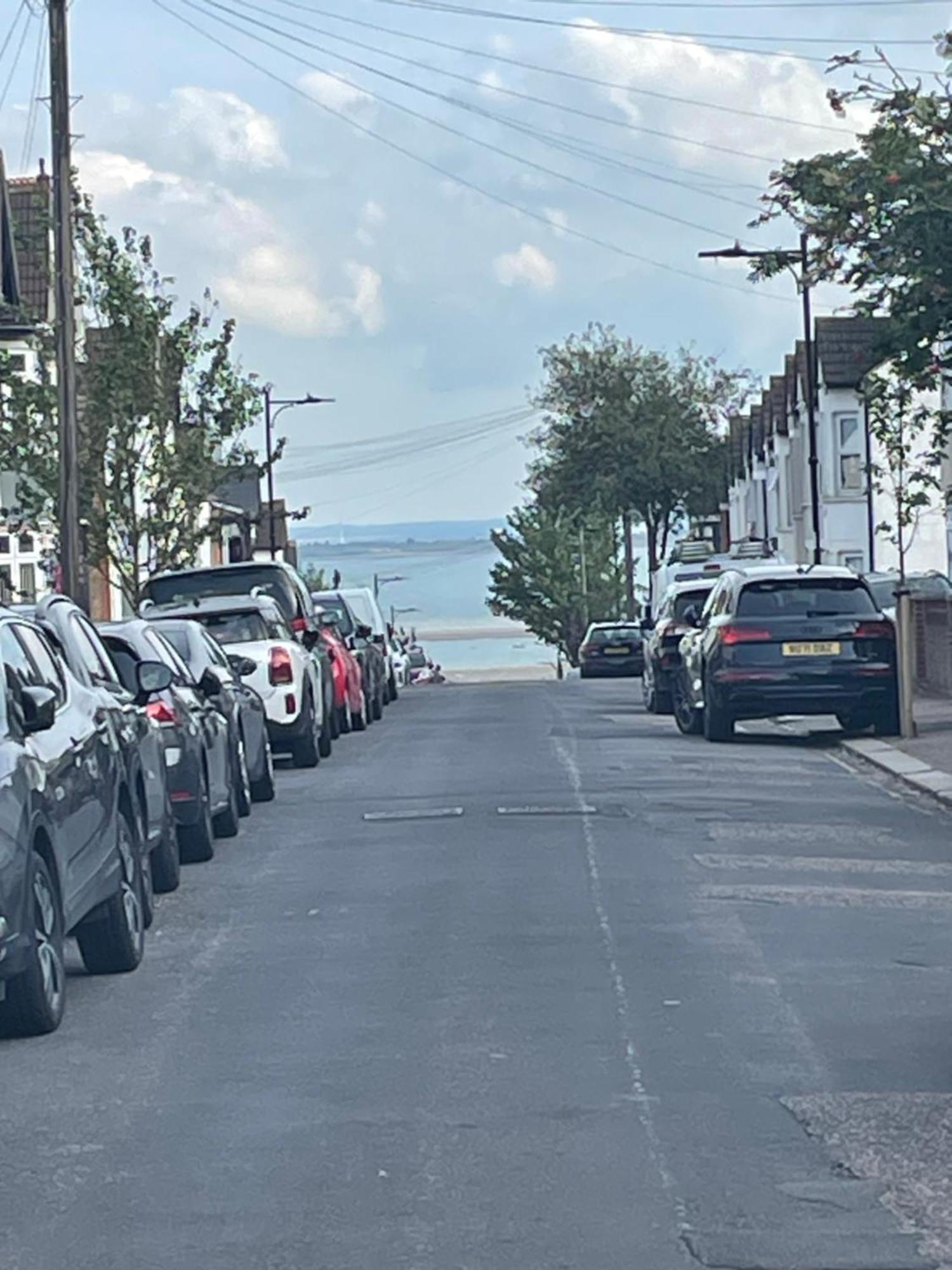 Flat In The Heart Of Leigh On Sea Less Than 2 Miles From The Beach Southend-on-Sea Bagian luar foto