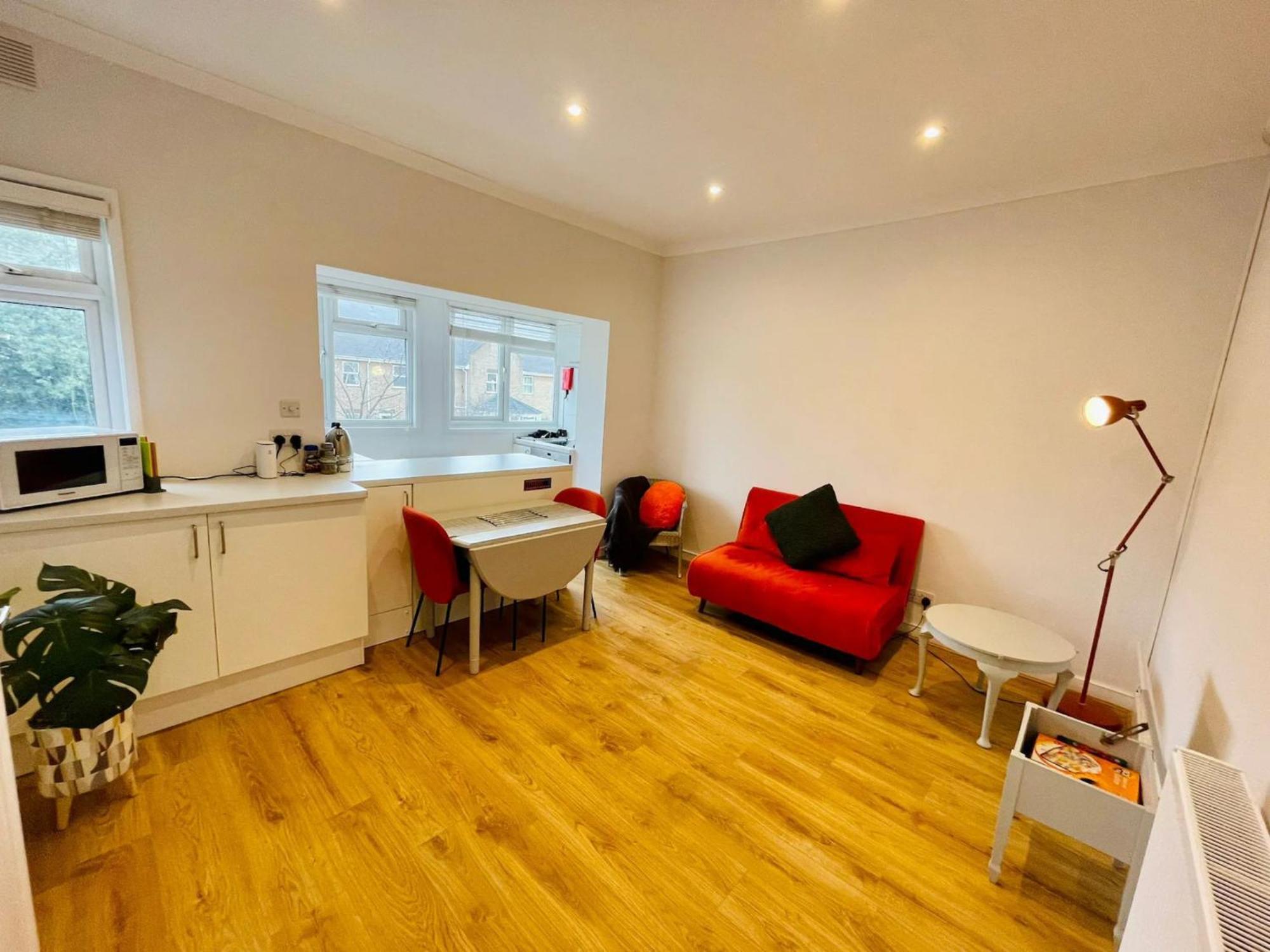 Flat In The Heart Of Leigh On Sea Less Than 2 Miles From The Beach Southend-on-Sea Bagian luar foto