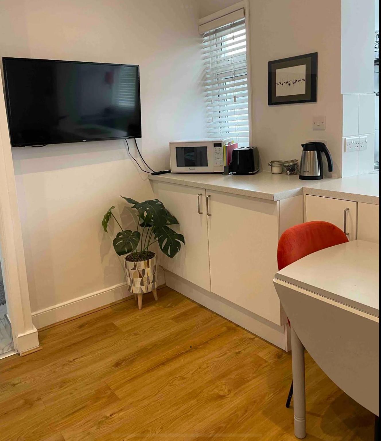 Flat In The Heart Of Leigh On Sea Less Than 2 Miles From The Beach Southend-on-Sea Bagian luar foto
