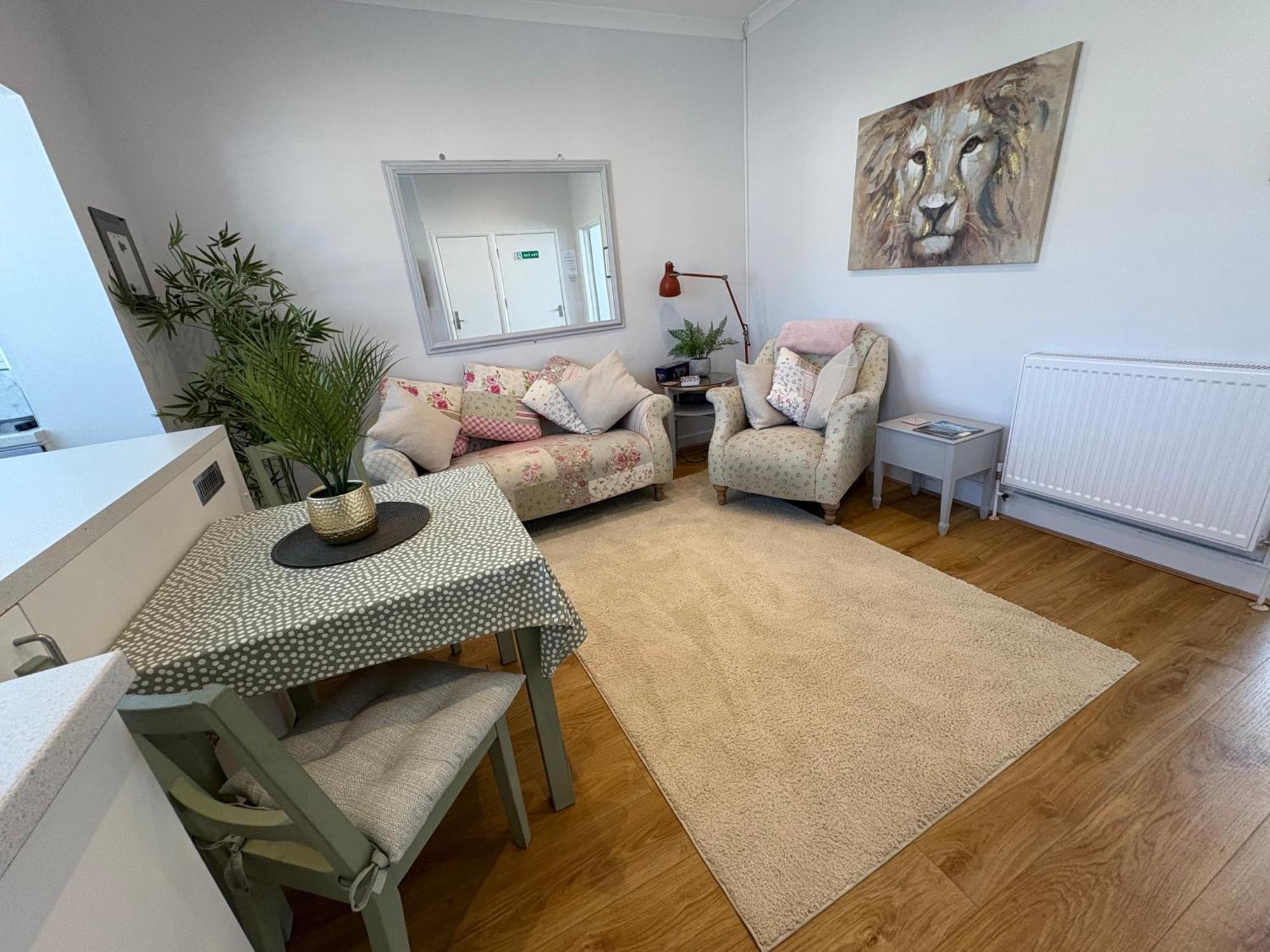 Flat In The Heart Of Leigh On Sea Less Than 2 Miles From The Beach Southend-on-Sea Bagian luar foto